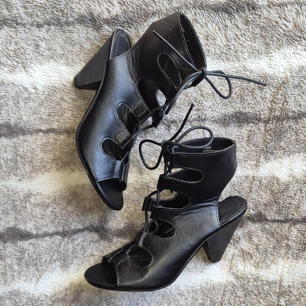 Elegant Black Lace-Up Heels - Picture 2 of 4
